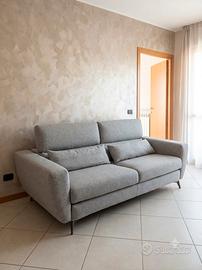 Divano a 3 posti grigio in tessuto