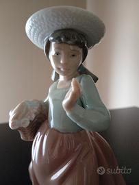 statuina Nao by Lladro #1087 "Out for a stroll"