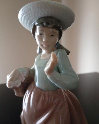 statuina Nao by Lladro #1087 "Out for a stroll"