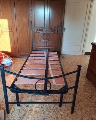 letto ferro battuto doghe legno nero