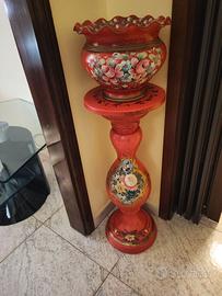 Colonna ceramica dipinta a mano con vaso