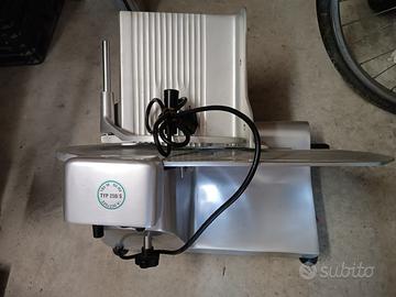 Affettatrice elettrica lama 260mm.