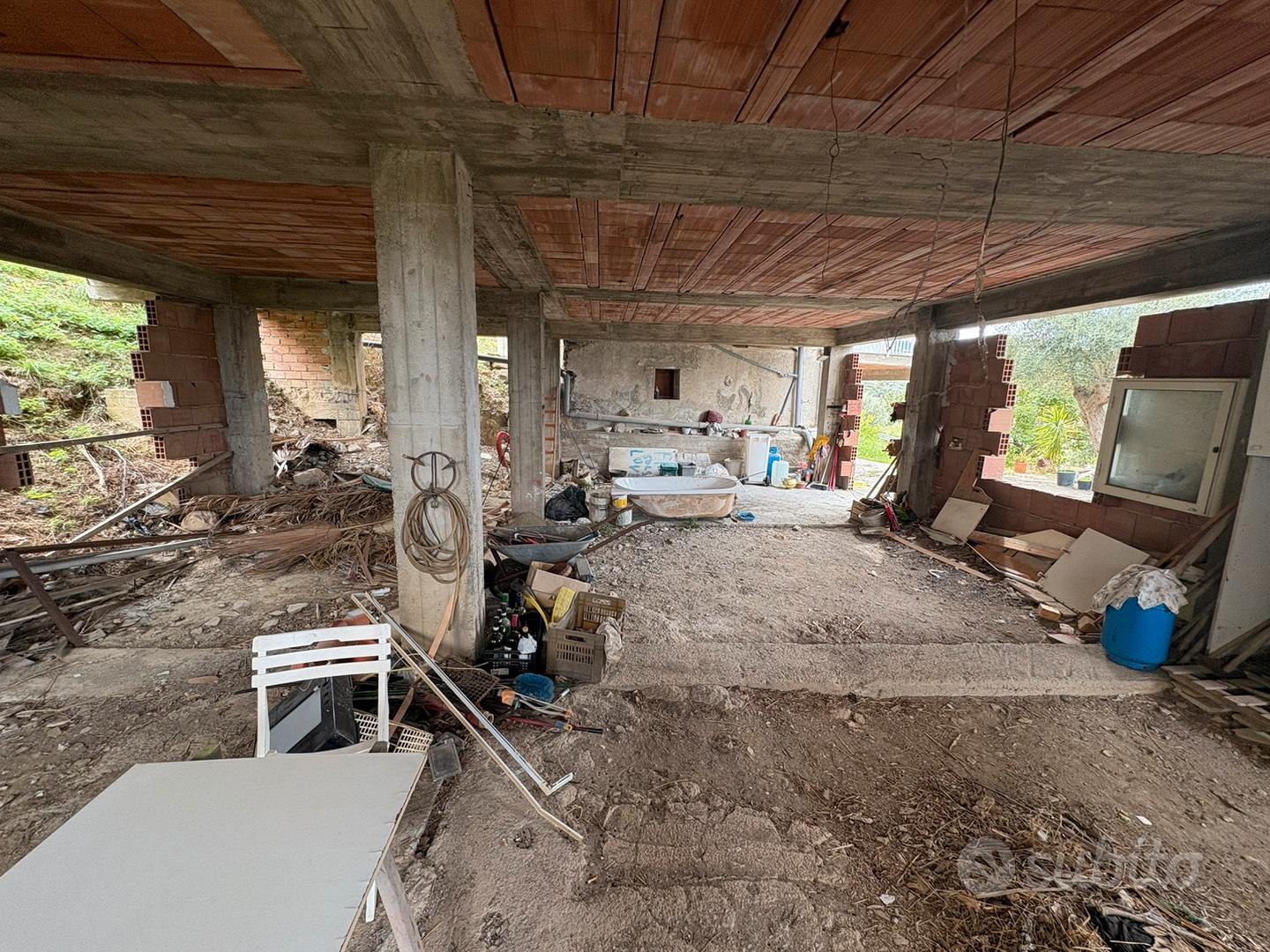 Appartamento + Palmento + Uliveti + Terreno - Vista 2
