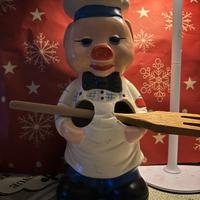 Portaposata di legno a forma di maialino cuoco