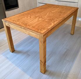 Stupendo tavolo in legno massiccio!