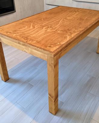 Tavolo in legno massiccio!