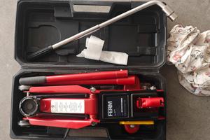 cric per sollevamento auto + compressore