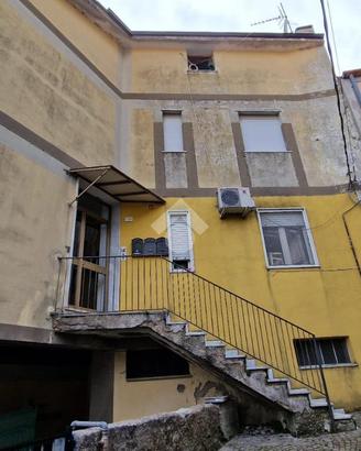 2 LOCALI A CASTIGLIONE DEL GENOVESI