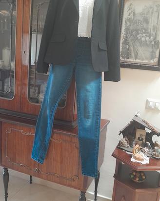 blazer + pantaloni Levis + corpetto in cotone 