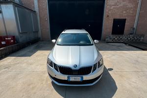 Skoda Octavia automatica 2018 159800 Gasol