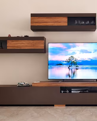 Parete attrezzata moderna completa di smart tv 4k