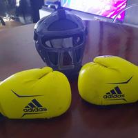 Casco e guantoni per Kung Fu