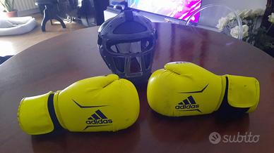 Casco e guantoni per Kung Fu