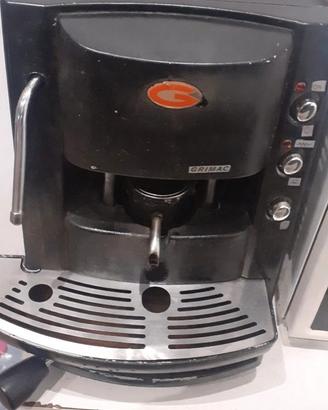 Macchina da caffè con cappuccino