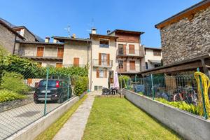 CASA SEMINDIPENDENTE A TIRANO