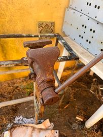 Morsa antica da falegname o officina