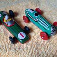 Auto giocattolo in latta coppia