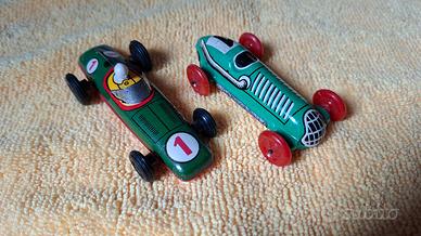 Auto giocattolo in latta coppia