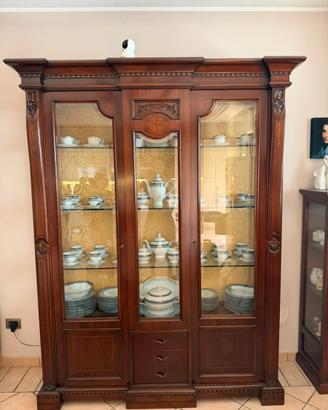Vetrina In Puro Legno