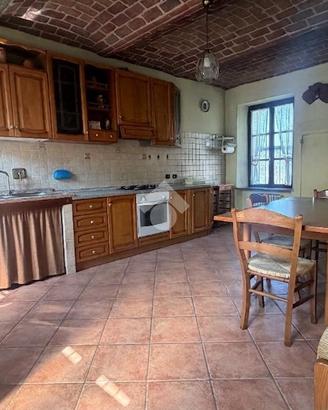 CASA SEMINDIPENDENTE A LAURIANO