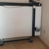 Tavolo da disegno con tecnigrafo professionale