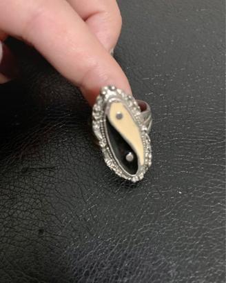 Anello yin e yang