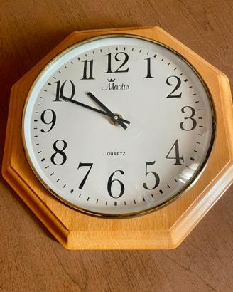 Orologio a muro con cornice in legno