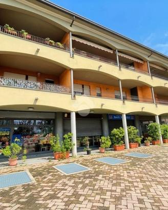 3 LOCALI A PESCHIERA BORROMEO