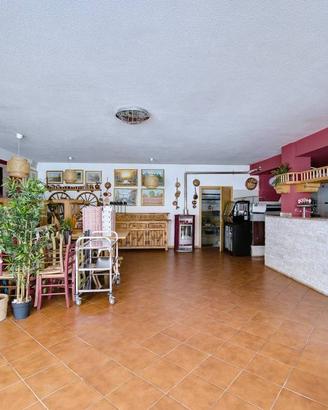 Attività / Licenza di 141 m² con 2 locali a Falcad