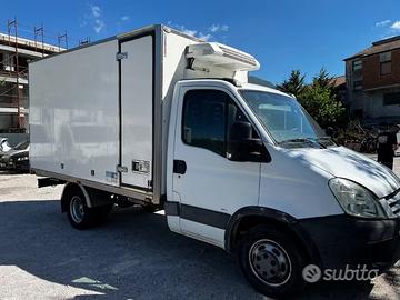 Furgone isotermico con gruppo frigo