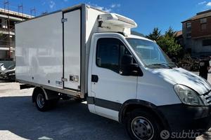 Furgone isotermico con gruppo frigo