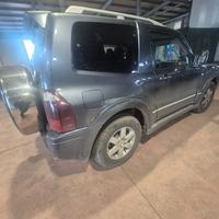 Mitsubishi PAJERO GLS