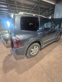 Mitsubishi PAJERO GLS