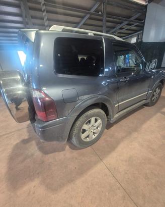 Mitsubishi PAJERO GLS