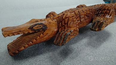 Scultura in legno, coccodrillo