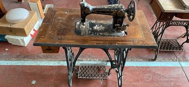 Macchina da cucire antica PRETTY B + base ALCYON