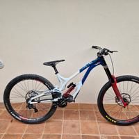 commencal dh v4