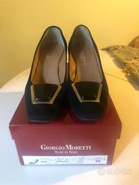 Scarpe camoscio nere con bottone gioiello MORETTI