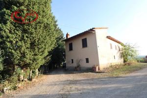 Casa indipendente di 225 m² con più di 5 locali e 
