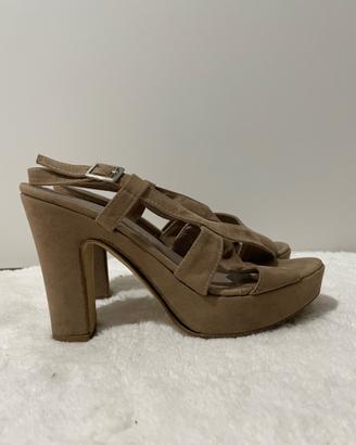 Sandalo tacco 11 con plateau basso beige