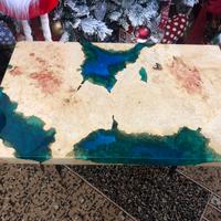 Tavolo con resina epossidica