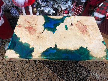 Tavolo con resina epossidica