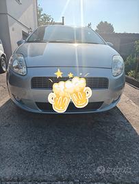 Fiat Punto 1.2 benzina cambio manuale.