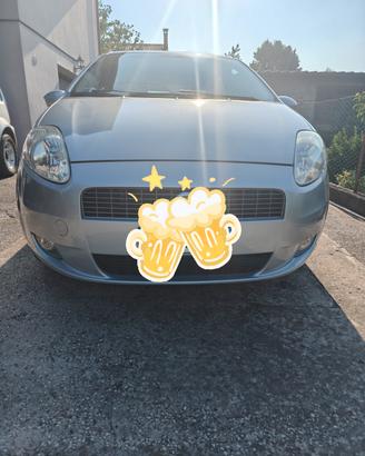 Fiat Punto 1.2 benzina cambio manuale.