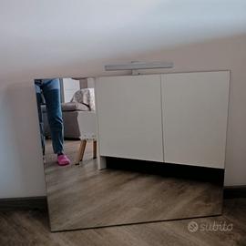 Specchiera con led integrato e colonna bagno