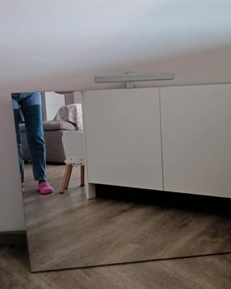 Specchiera con led integrato e colonna bagno