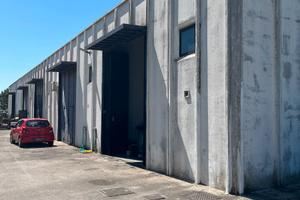Locale C/2 di 86 mq soppalcabile (H 5 mt) con bagn