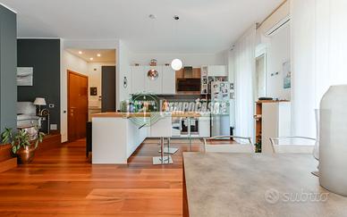 TRILOCALE COMPLETAMENTE RISTRUTTURATO CON TERRAZZO