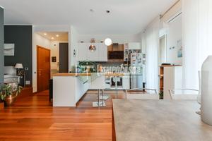TRILOCALE COMPLETAMENTE RISTRUTTURATO CON TERRAZZO