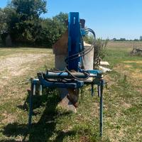 Aratro bivomere idraulico reversibile